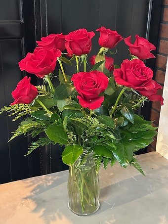 Classic Dozen Red Roses
