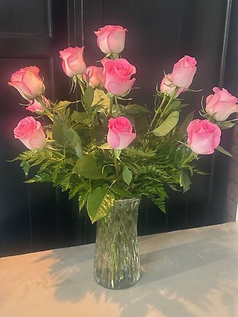 Classic Dozen  Pink roses