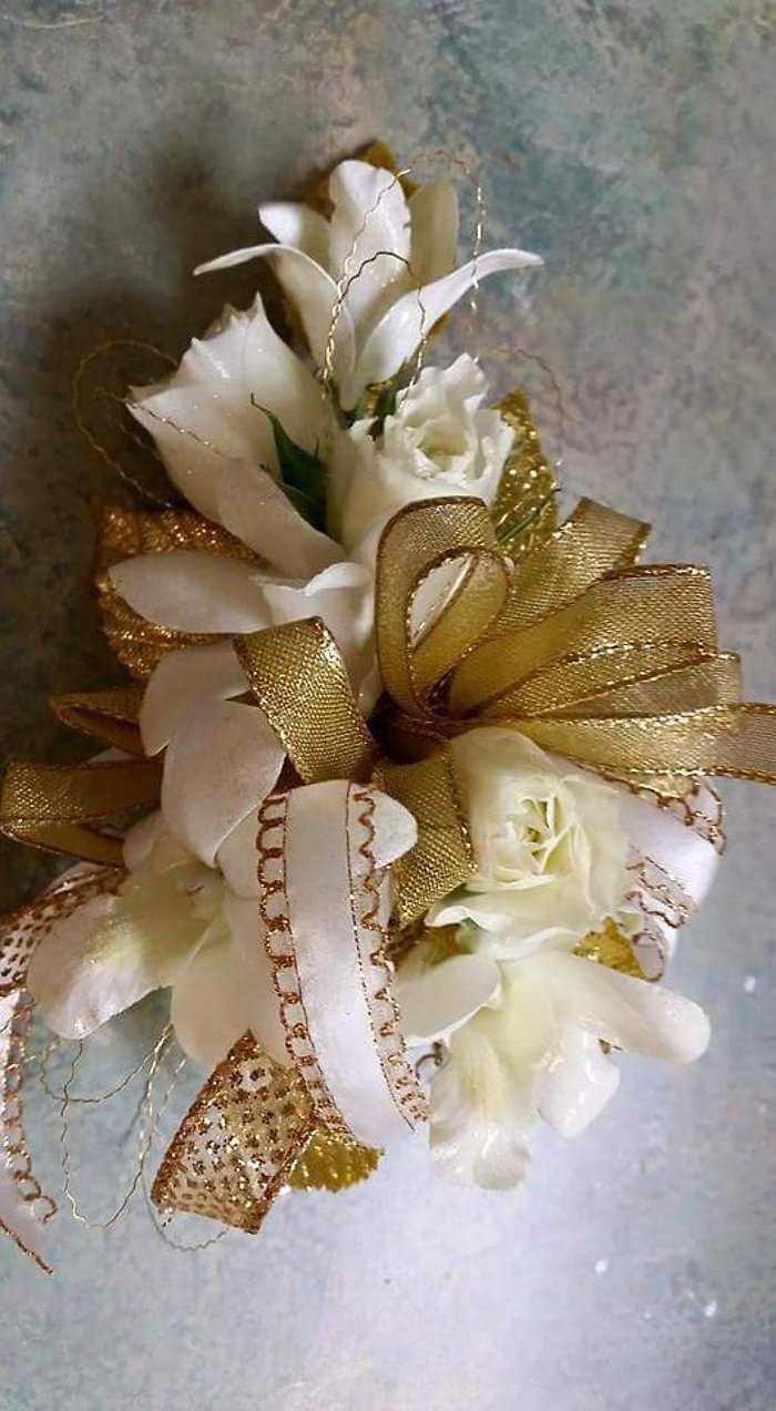 Corsage 13