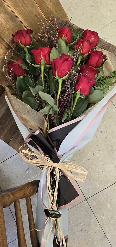 WRAPPED PRESENTATION BOUQUETS