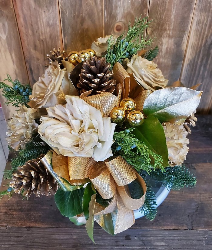 Golden magic centerpiece