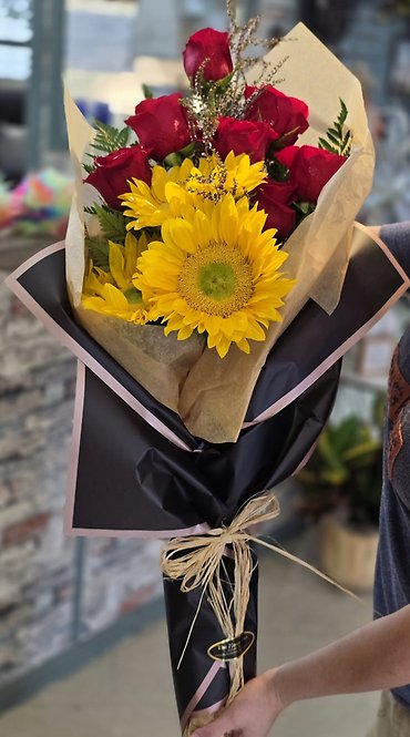 WRAPPED PRESENTATION BOUQUETS